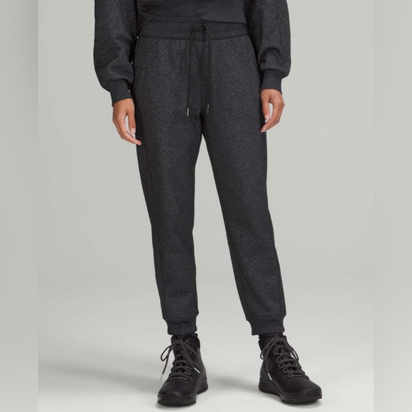 ⭐️ Host Pick ⭐️ BNWOT Lululemon Scuba HR Jogger 7/8 Length Black Sparkle - Picture 7 of 13